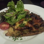 エ パタティ エ パタタ - ドライトマトとズッキーニのキッシュ