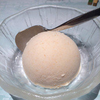 荒井屋 万國橋店 - きな粉アイス。お店で混ぜ合わせて作ってるんですって✨