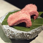 りきちゃん - 特選厚切りタン 厚さが凄い