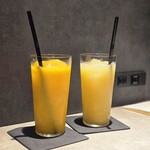 りきちゃん - ミカンジュースと、すりおろしリンゴジュース