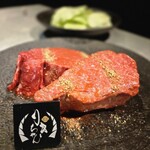 りきちゃん 東京西麻布店 - 手前 シャトーブリアン、奥ヘレ