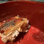 うなぎ屋 廣川 - 後一口というところで、山椒を掛けて食べる