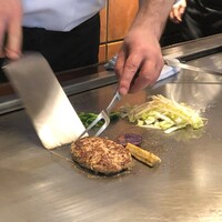 ニュー松坂 布施本店 - ハンバーグと白菜ともやしのソテー