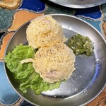 ホルモン長岡 - 燻しタンとポテトサラダ