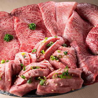 肉厚ながらも歯切れの良さ抜群。ヒロミヤ人気の「牛タン」は必食