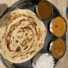 インド料理ムンバイ四谷店＋The India Tea House - 2種のカレーセット。右からムンバイチキンカレー、エビカレー、サンバル。