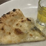 ピッツェリア クッチーナ ナプリモ - クアトロフロマッジとハチミツ