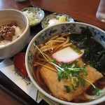 サネスケ - 昼得うどんセット（温たぬき＋まぐろ煮ごはん）　６８０円