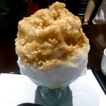 追分だんご本舗 新宿本店 - 黒蜜きな粉氷。