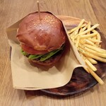 プレイヤーズ - アボカドバーガー、フレンチフライ