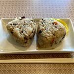 ゆう助うどん - 炊き込みご飯のおにぎり