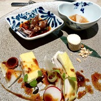中国菜 ARATA - ①季節の前菜盛り合わせ4種
                ・大分地鶏の白かん酢
                ・ホタルイカと菜の花の麻辣ソース
                ・花クラゲ
                ・クリームチーズの紹興酒漬け