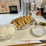 餃子の王将 - 餃子定食(¥900+税)ごはん大盛(¥50+税)
合計¥1,045
