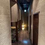 御曹司 きよやす邸 - 店内廊下