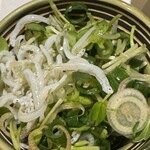 御曹司 きよやす邸 - めかぶしらす和え