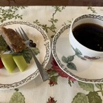 フラワリッシュ - 野菜コーヒー:チコリーの根に、ビート、大麦、ライ麦を加えたノンカフェインコーヒー風飲料