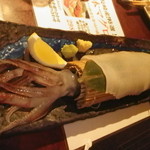 おいしい寿司と活魚料理 魚の飯 - 泳ぎイカの姿造り！