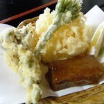 蕎麦彩膳 隆仙坊 - 天ぷら。角度を変えて