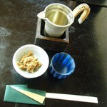 蕎麦彩膳 隆仙坊 - 〆張鶴と、お通しの「ゆば煮」