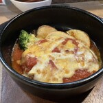 鶴橋 粉KONA - ハンバーグは出来合いのモンかな。　でも300円と安い！
