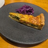 シャンパン食堂 - 春菊とトマトのキッシュ