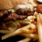 J.S. BURGERS CAFE 新宿店 - 奥深いチーズバーガー　税込2200円