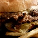 J.S. BURGERS CAFE 新宿店 - 奥深いチーズバーガー　税込2200円