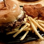 J.S. BURGERS CAFE 新宿店 - 奥深いチーズバーガー　税込2200円