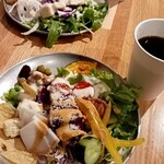 J.S. BURGERS CAFE - サラダとコーヒー