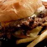 J.S. BURGERS CAFE - 奥深いチーズバーガー　税込2200円