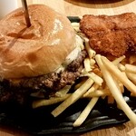 J.S. BURGERS CAFE 新宿店 - 奥深いチーズバーガー　税込2200円