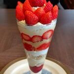 バーラウンジ 夜間飛行 (川崎日航ホテル) - あまおうのパフェ