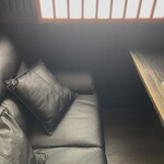 旨い肴と炭火のお店 はれた 仙台一番町 - ２人用個室はソファー(笑)