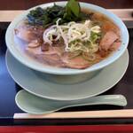 新橋ニューともちん 神保町店 - わかめ中華そば　¥850（税込）