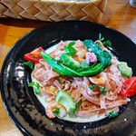 アンソレイユ - 海老とアボカドと 桜のクリームパスタ  パスタにさくらが練り込まれているピンクのフィットチーネ