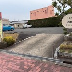 フラワリッシュ - 広々とした駐車場