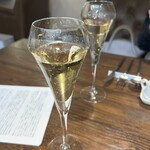 Salon de Patina - グラススパークリングワイン　1,300円