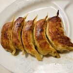 鎌倉赤坂飯店 - 餃子の表面はクリスピーで 好みな餃子でした♪♪