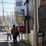 弘明寺丿貫 - 店横