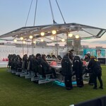 Dinner in the Sky JAPAN - このままクレーンで地上40mの高さへ
