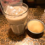 タイニーカフェ - アイスチャイ、プリン