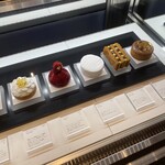 Hills House Dining 33 Pâtisserie à la Maison - 