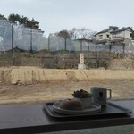 丸や - 丸岡城をバックに