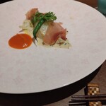 crescita - 野菜の一皿ハモンセラーノと、チーズソース。野菜はチコリでした。
