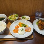 キッチン ブルー グローブ - サーモン　ミキュウイ　マスカルポーネ仕立てレモンのタルタル添え、単品のから揚げ