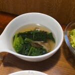 キッチン ブルー グローブ - ほうれん草スープのアップ