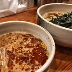 臥龍 - 少しカレーっぽい隠し味のツケダレ
