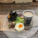 鉄板ビストロ ラフ+たす - きのこの汁物うまし