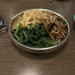 韓国家庭料理 マビの台所 - ナムル盛り合わせ