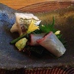 妙見石原荘 食菜石蔵 - 近海の鮮魚：太刀魚炙り・ポン酢ゼリーに巻いたアカバラ(カンパチ)